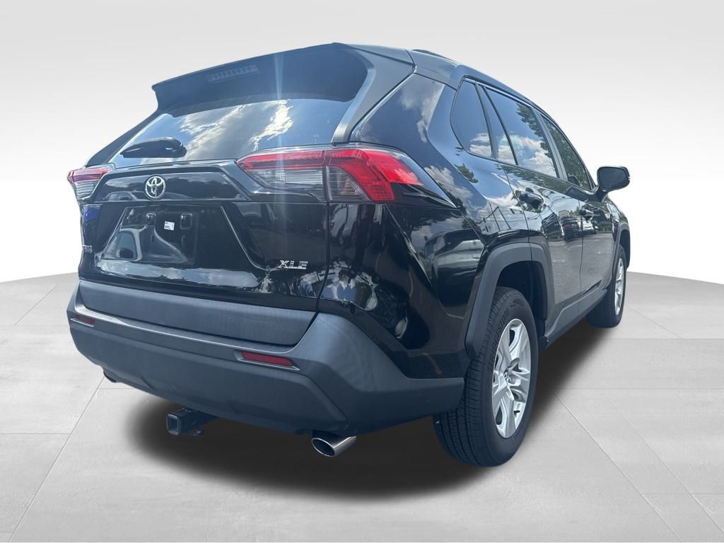 2021 Toyota RAV4 XLE photo 5