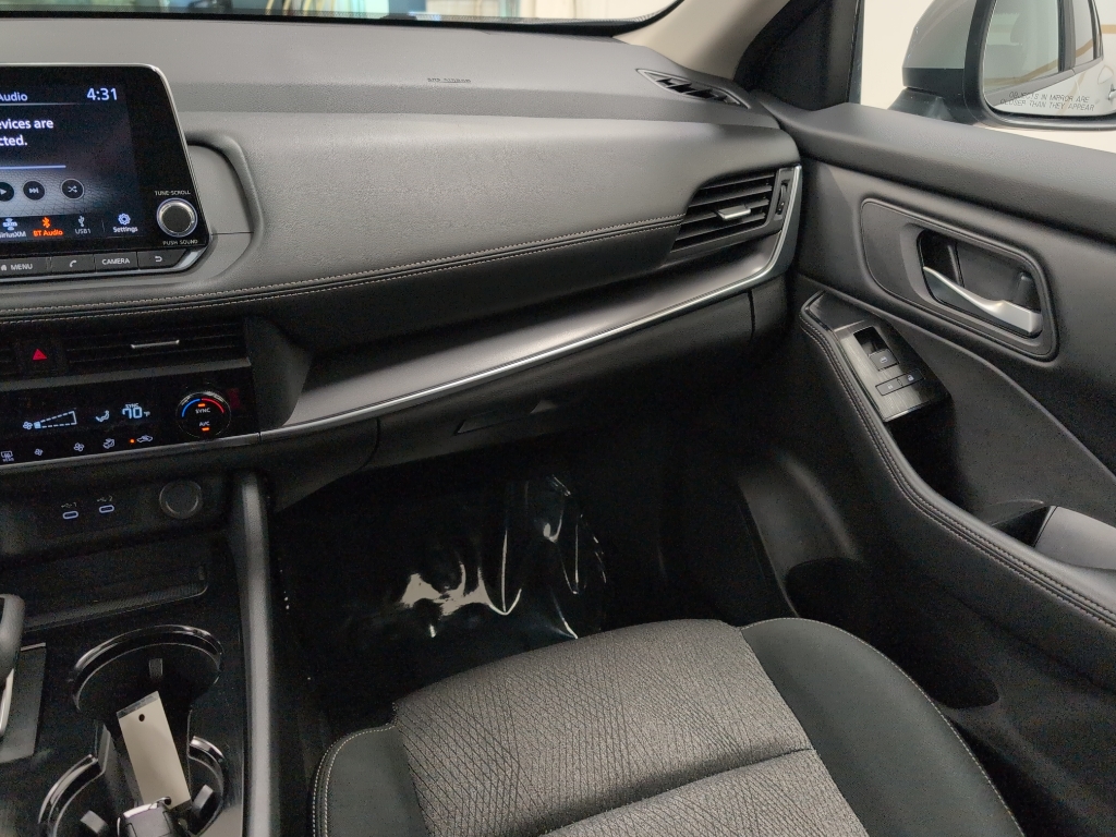 2024 Nissan Rogue SV photo 10