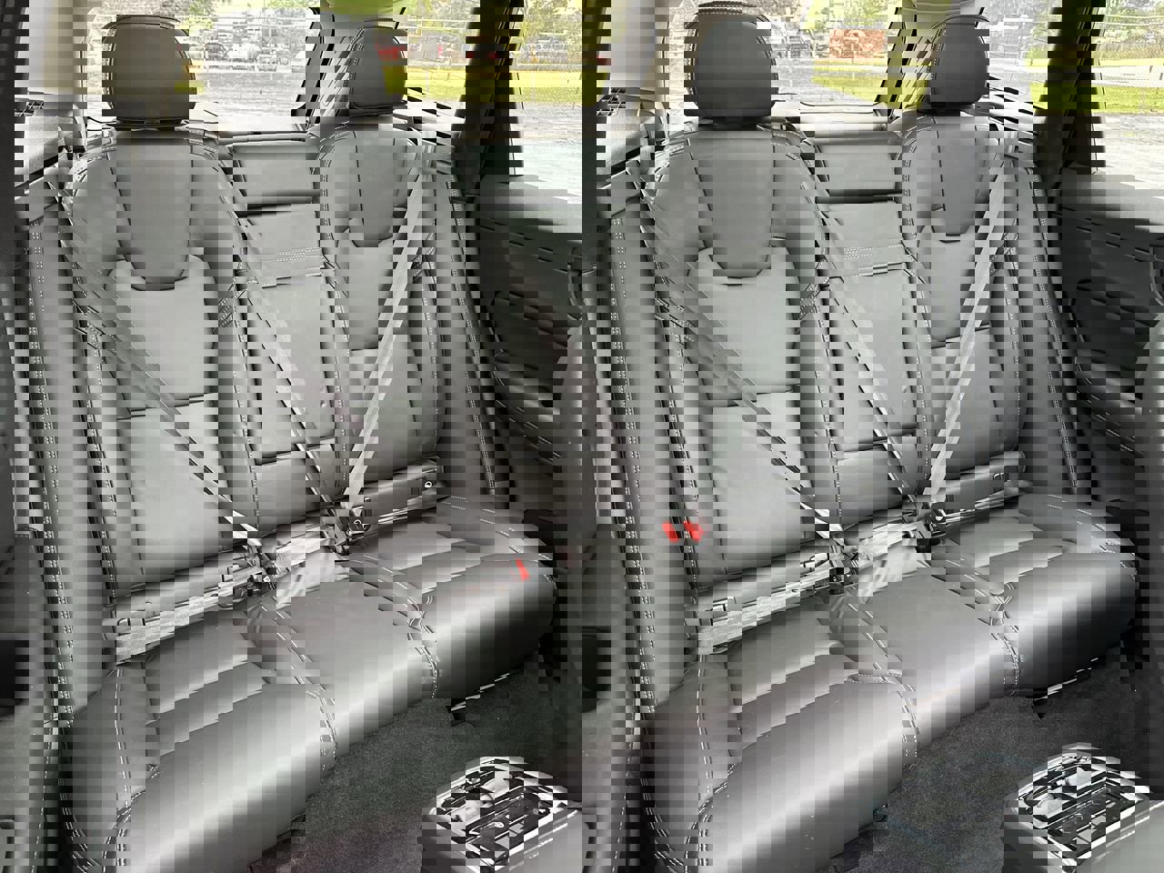 2022 Volvo XC60 B5 Inscription photo 28