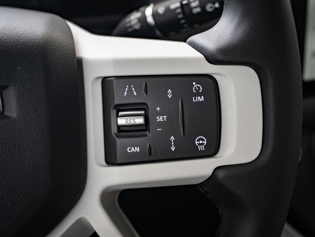 2025 Land Rover Defender 90 X-Dynamic SE photo 23