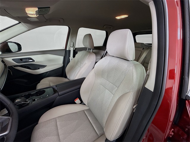 2025 Nissan Rogue SV photo 3