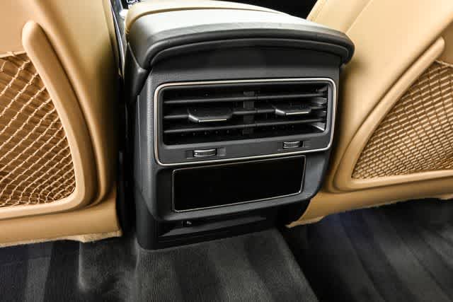 2019 Audi Q8 line Prestige photo 17