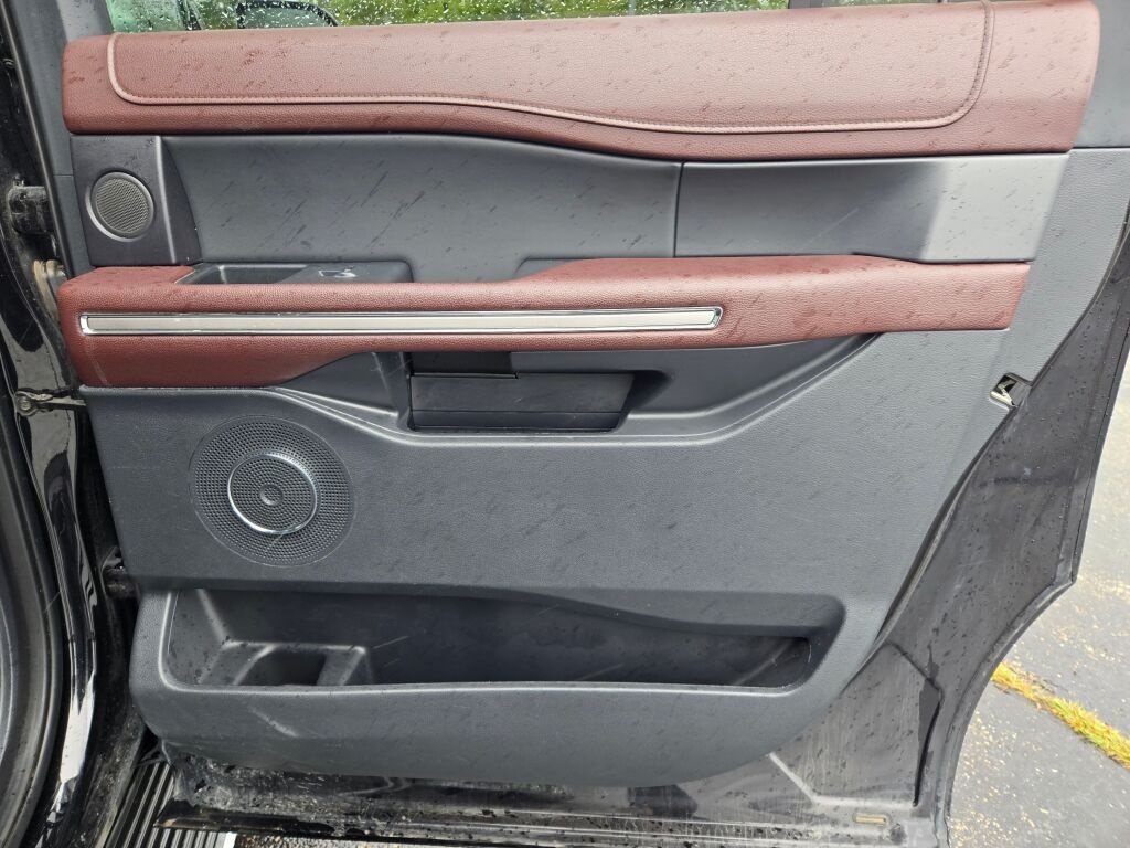 2023 Ford Expedition MAX Limited photo 8