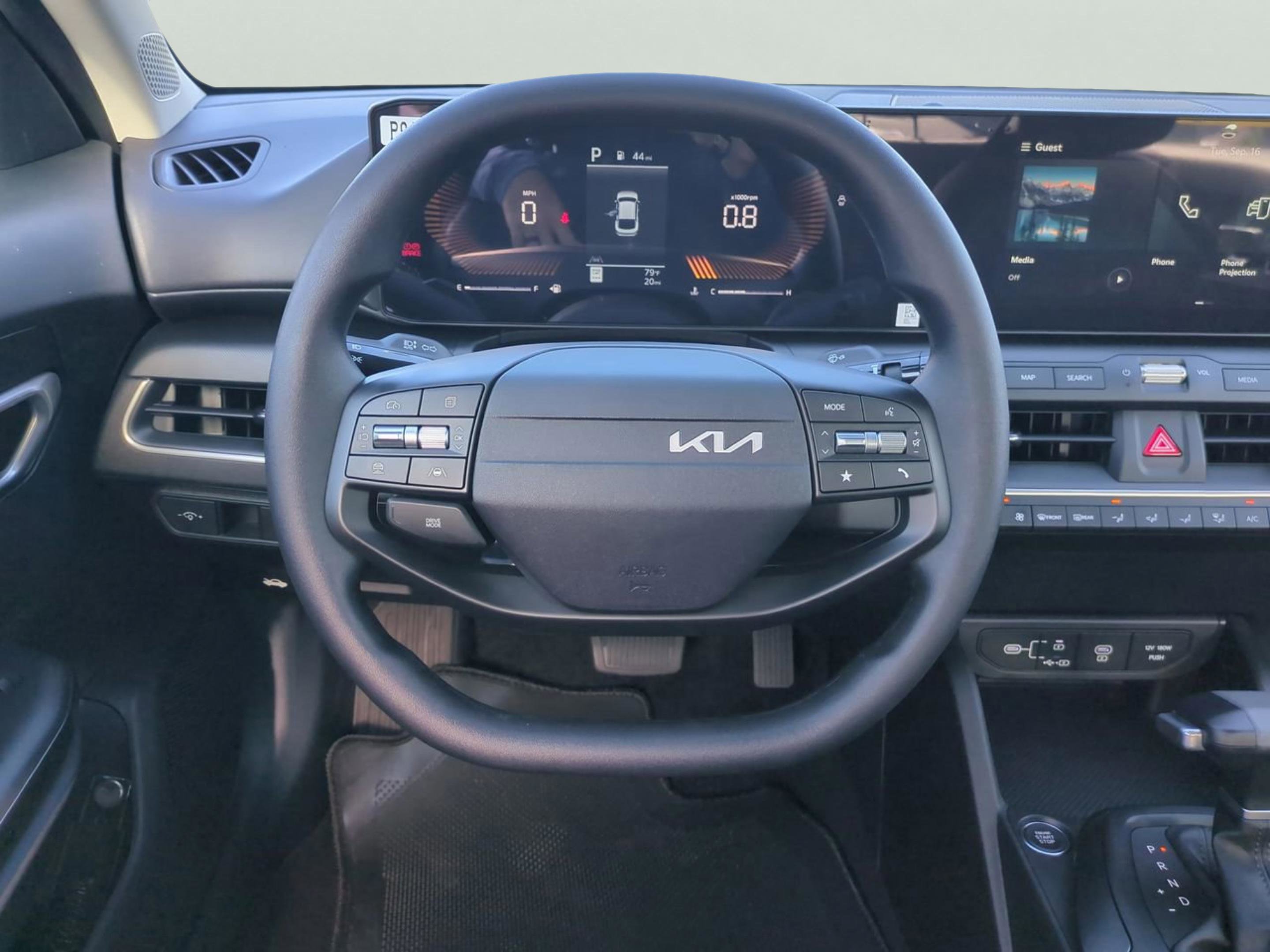 2025 Kia K4 LXS photo 10