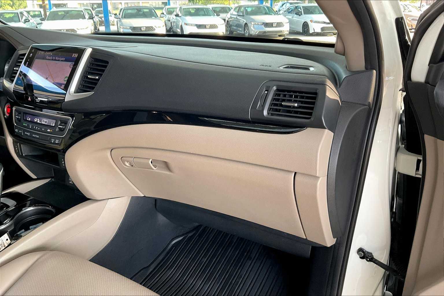 2019 Honda Ridgeline RTL-E photo 18