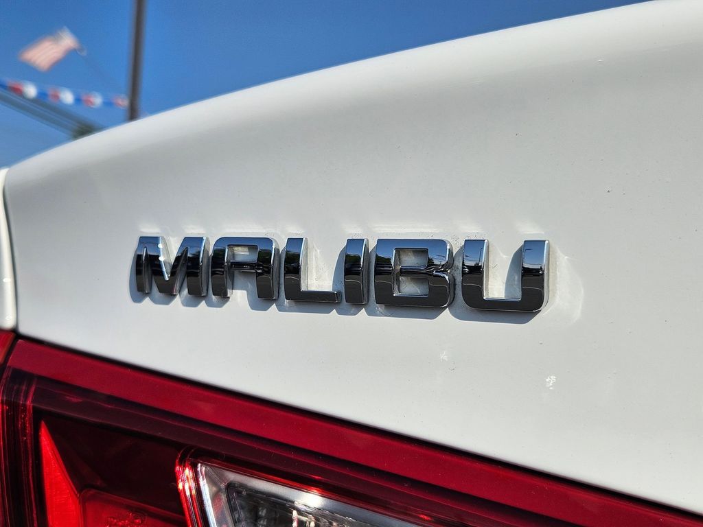 2018 Chevrolet Malibu 1LT photo 25