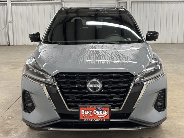 2024 Nissan Kicks SR photo 2