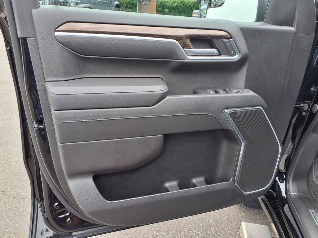 2022 Chevrolet Silverado 1500 LT photo 5