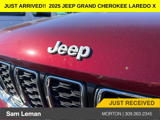 2025 Jeep Grand Cherokee Laredo X photo 2