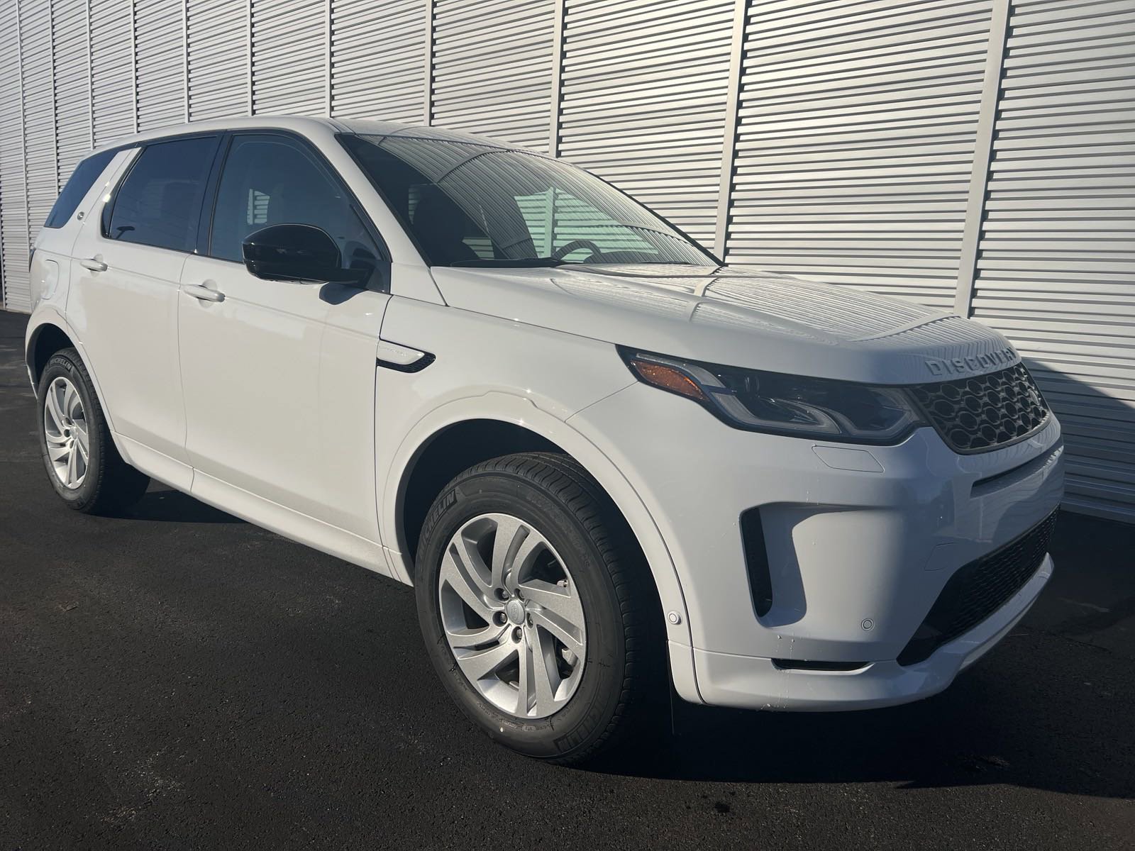 2025 Land Rover Discovery Sport S photo 5