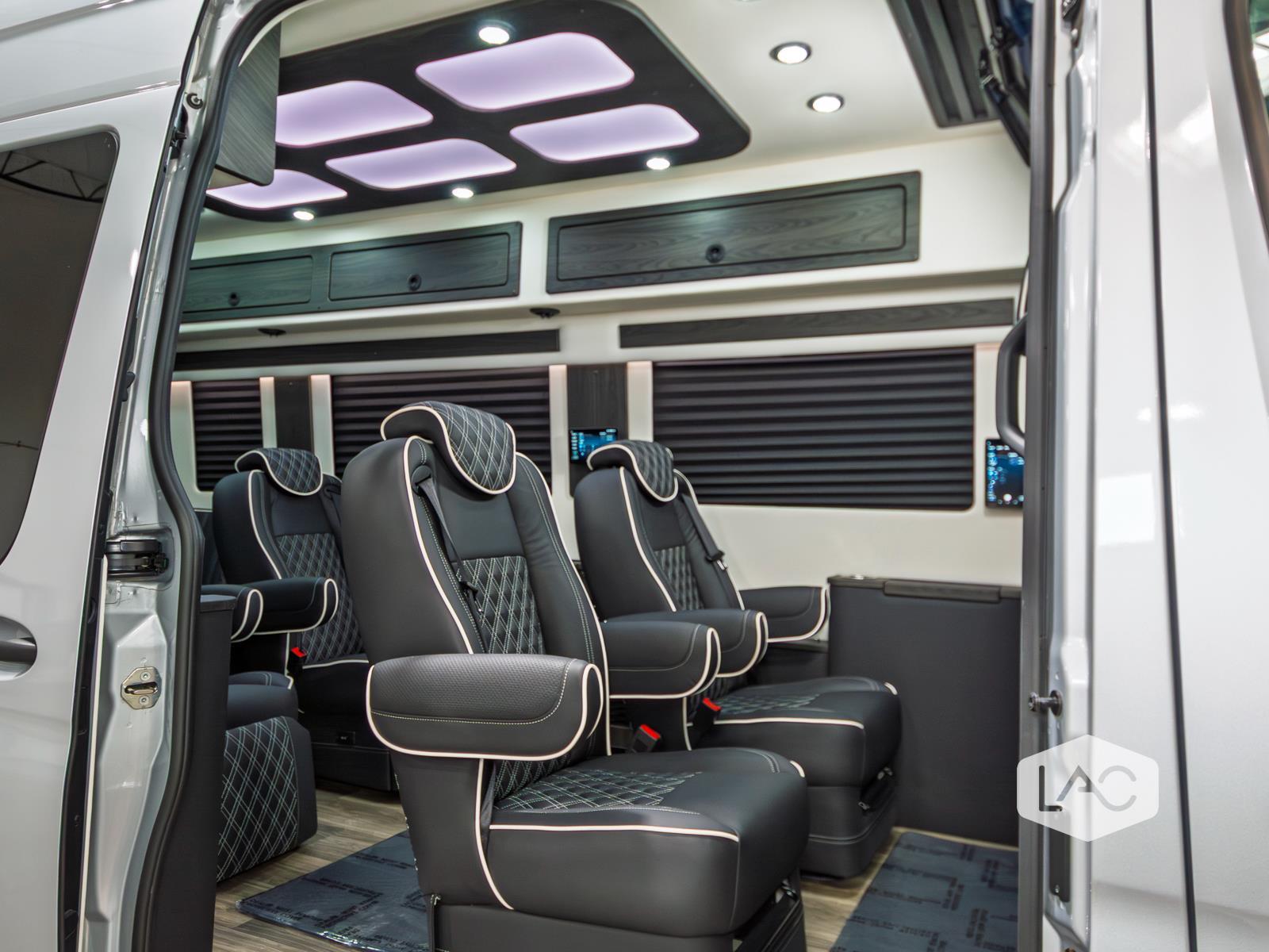 2023 Mercedes Benz Sprinter 3500 photo 8