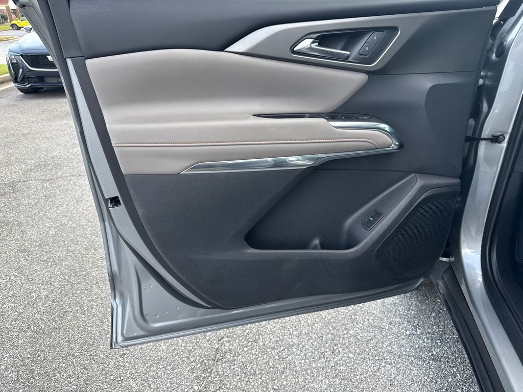 2025 Chevrolet Traverse photo 10