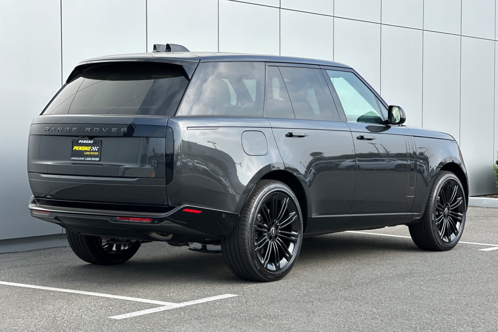 2025 Land Rover Range Rover SE photo 5