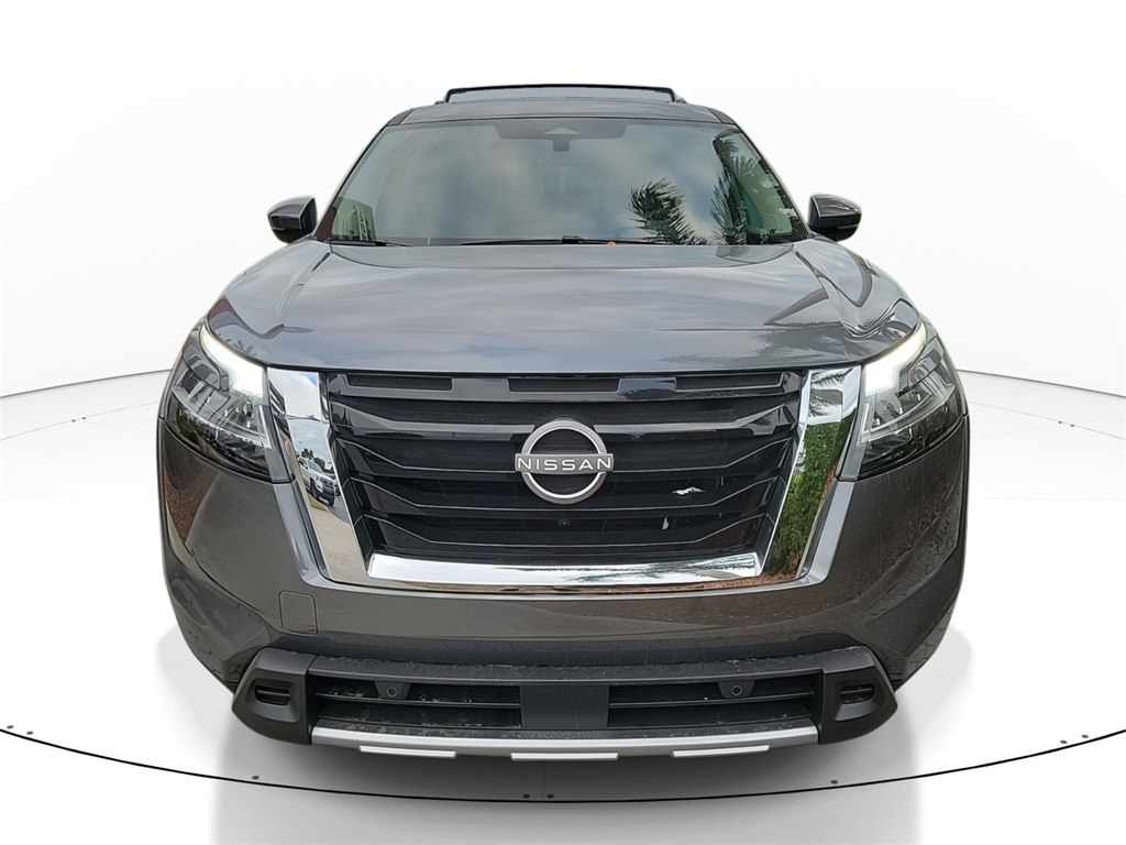 2025 Nissan Pathfinder Platinum photo 3