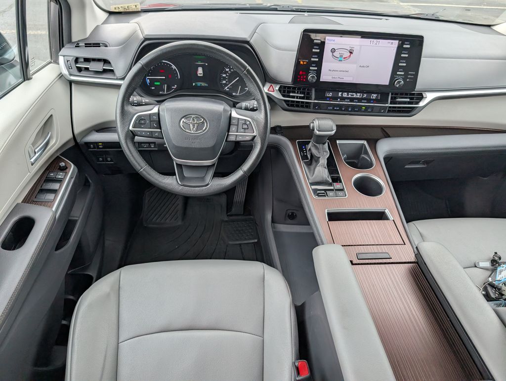 2024 Toyota Sienna XLE photo 10