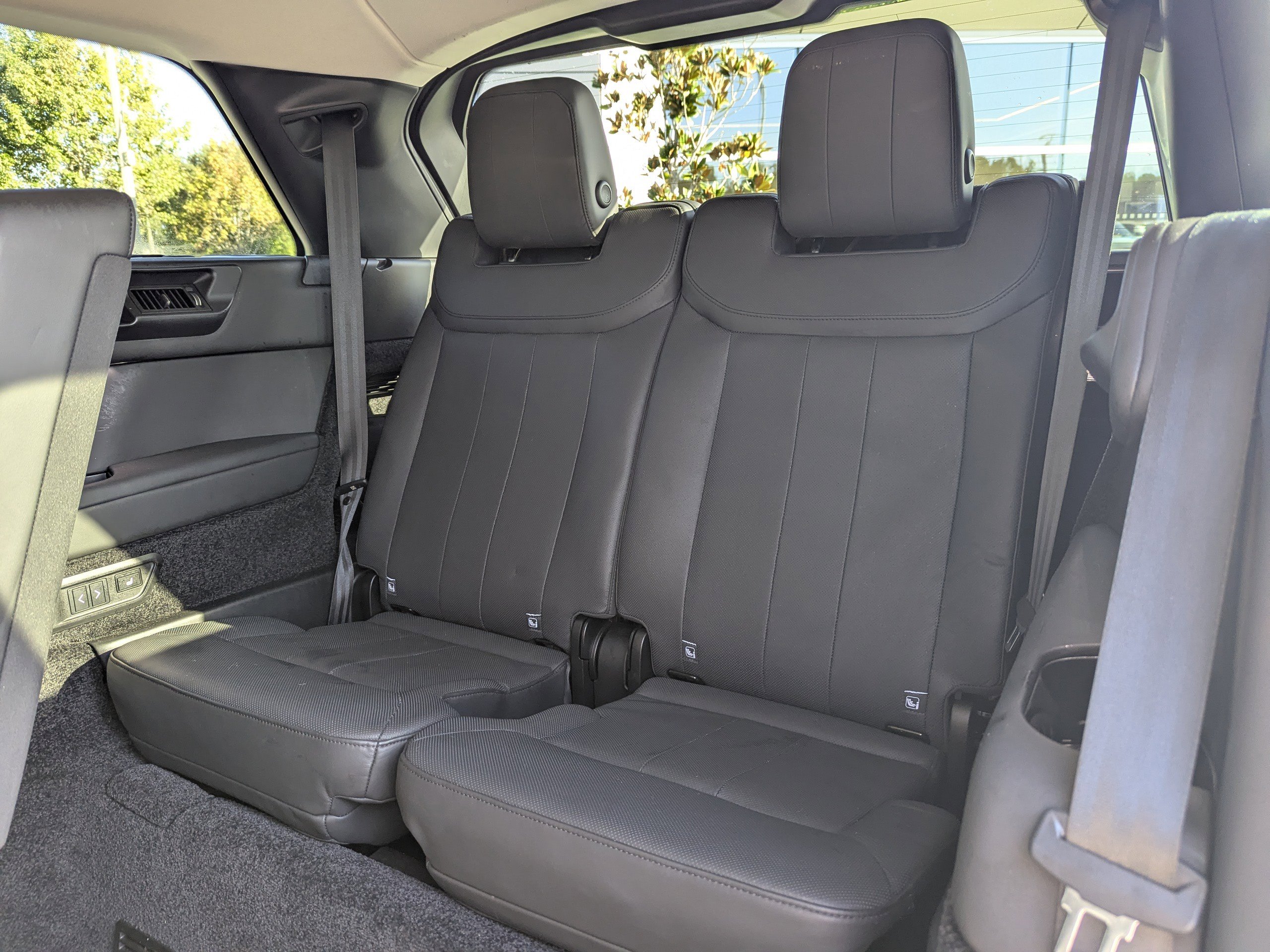 2023 Land Rover Range Rover SE photo 18