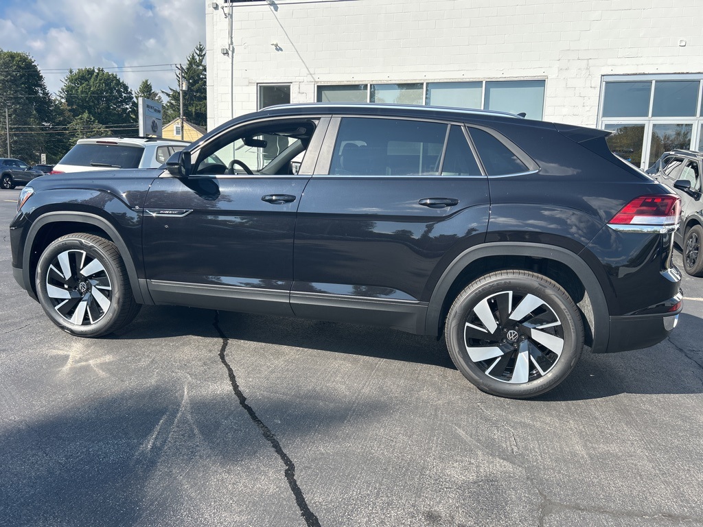 2026 Volkswagen Atlas Cross Sport SE Technology photo 2