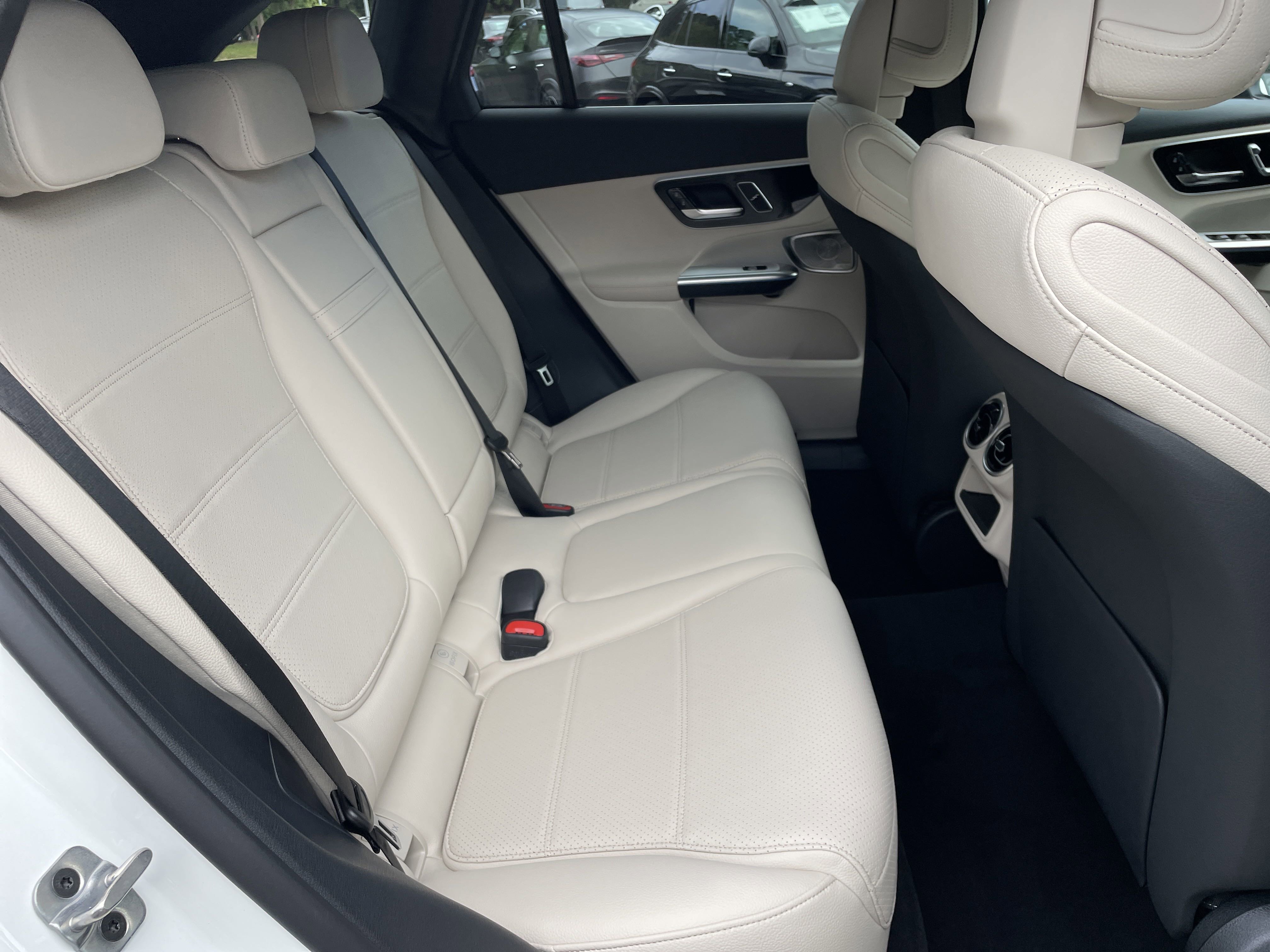 2026 Mercedes Benz GLC 300 photo 24