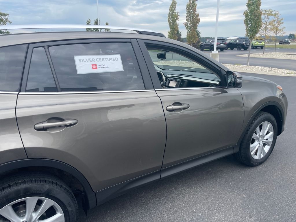 2015 Toyota RAV4 Limited photo 16