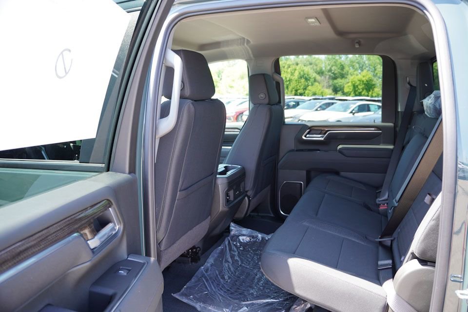 2025 Chevrolet Silverado 3500HD LT Z71 photo 11