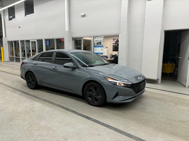 2021 Hyundai Elantra SEL's photo