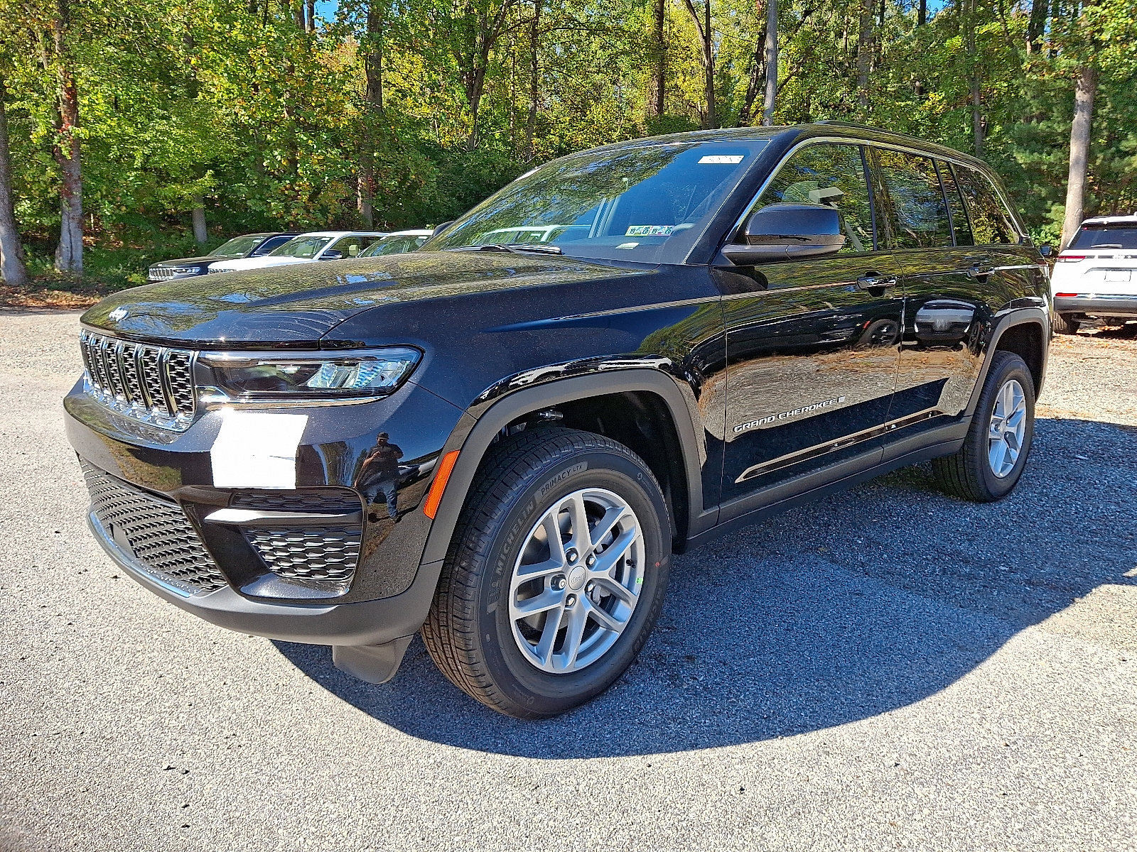 2025 Jeep Grand Cherokee Laredo Altitude photo 2
