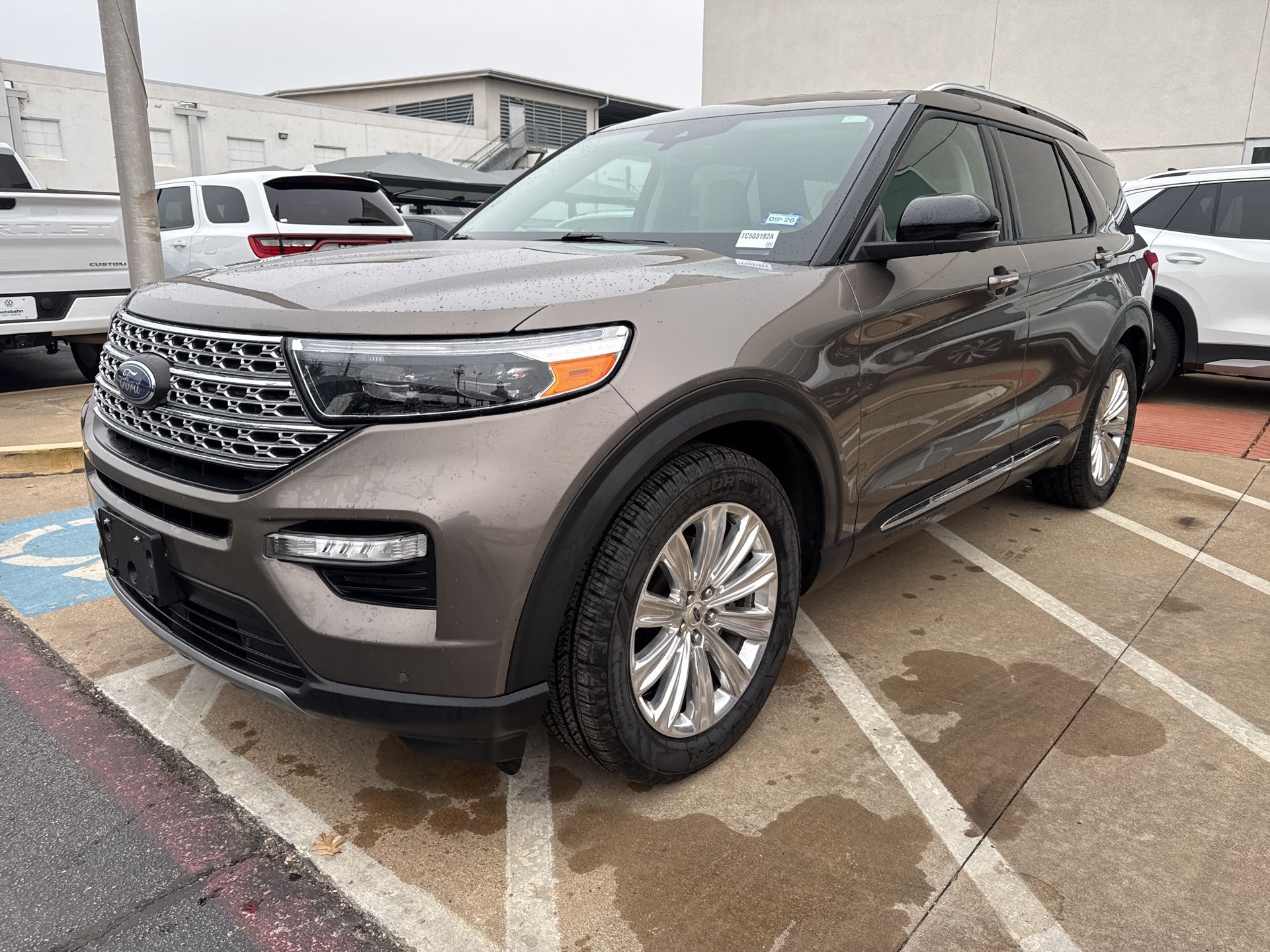 2021 Ford Explorer Limited's photo