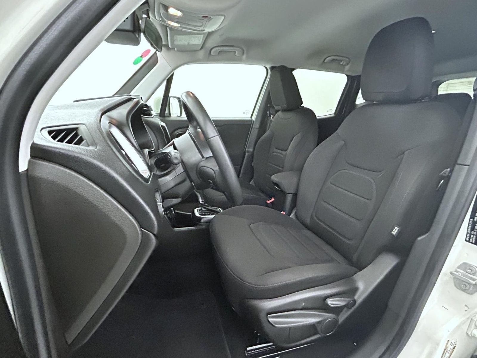 2021 Jeep Renegade Latitude photo 10