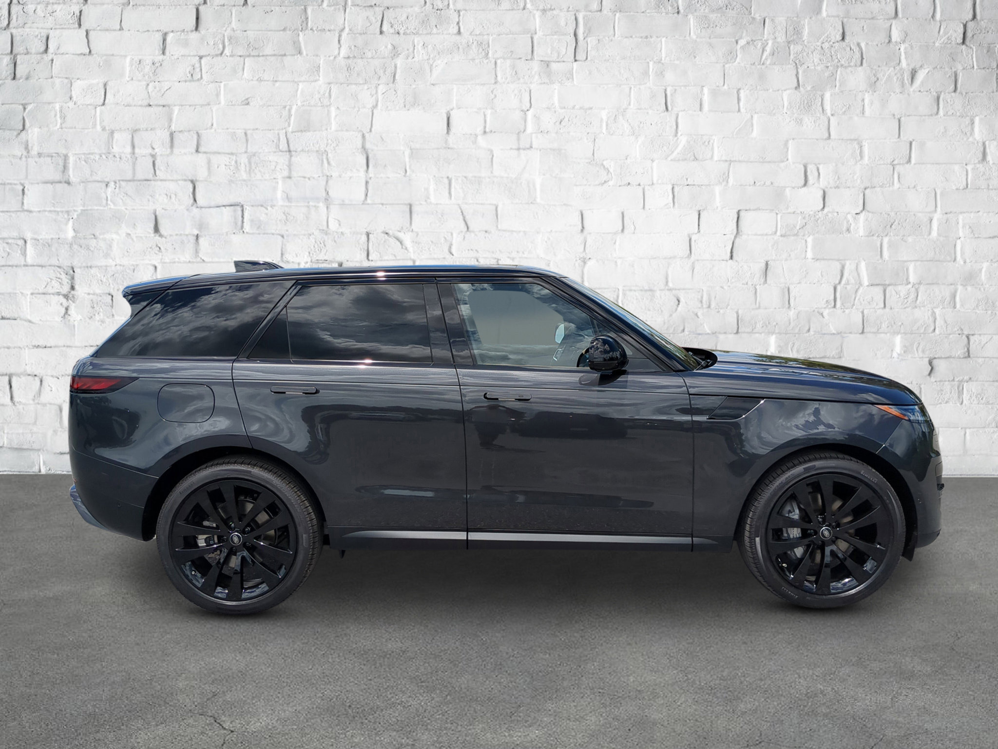 2025 Land Rover Range Rover Sport SE photo 6