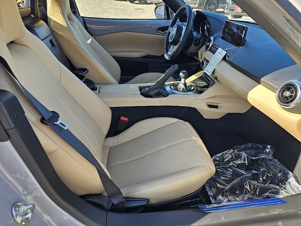2025 Mazda MX-5 Miata Miata RF Grand Touring photo 13