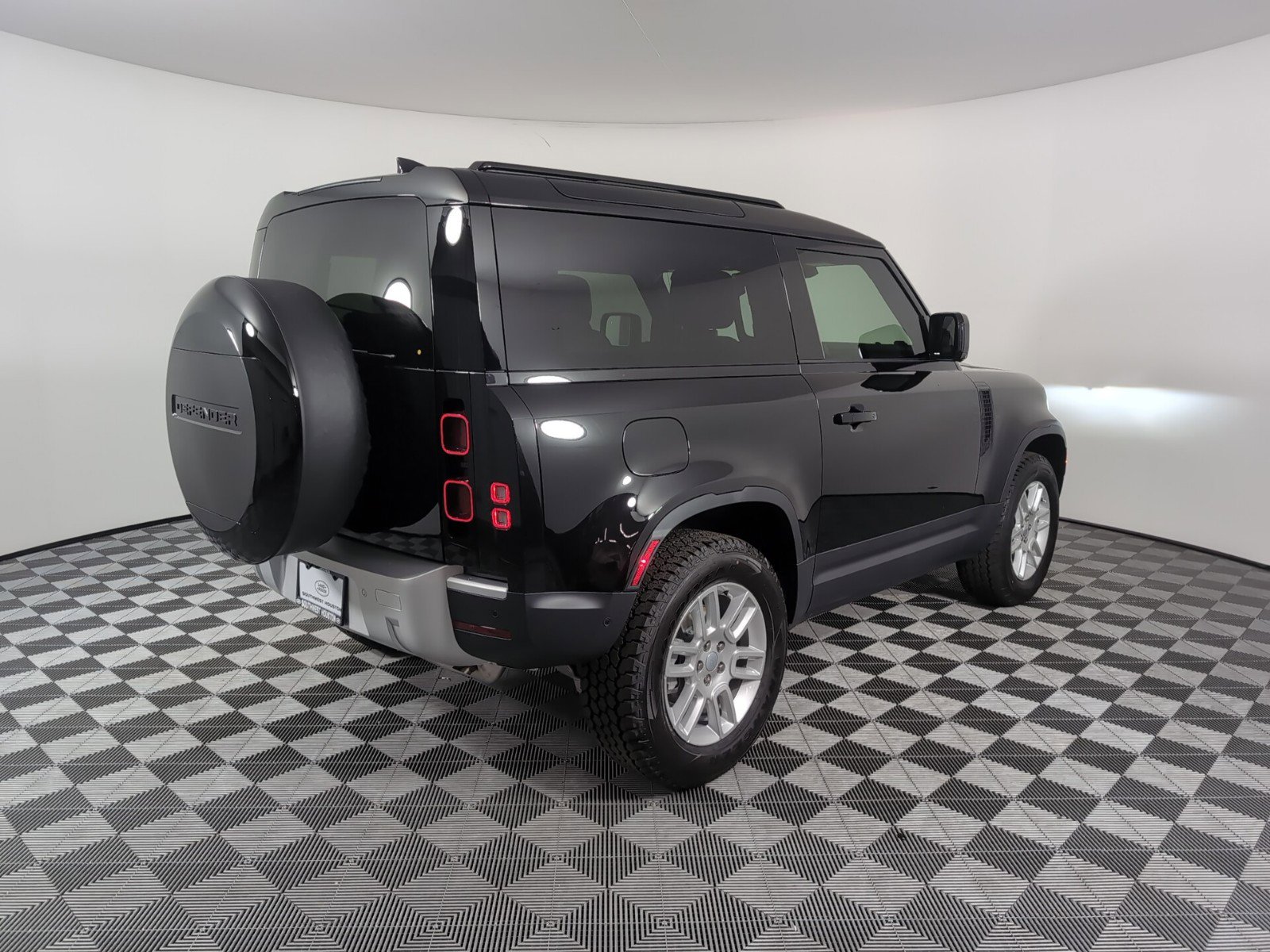 2025 Land Rover Defender S photo 2