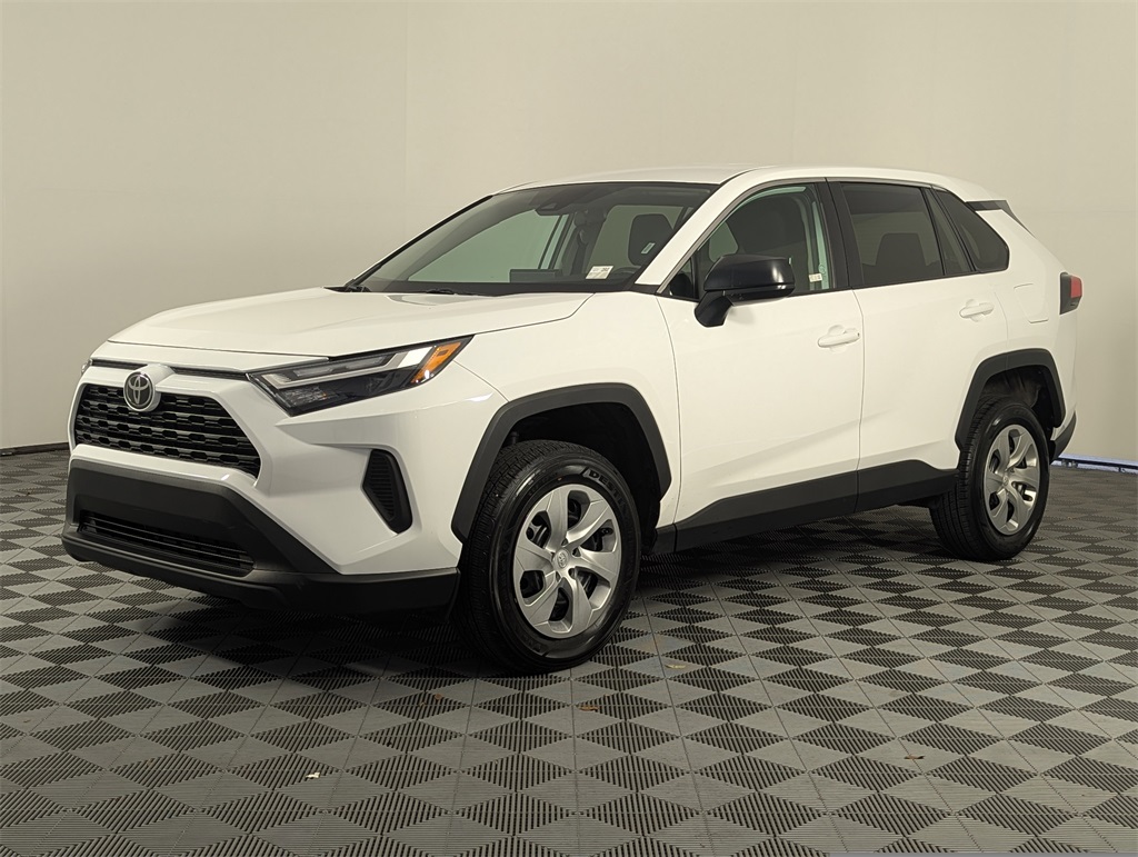 2023 Toyota RAV4 LE photo 6