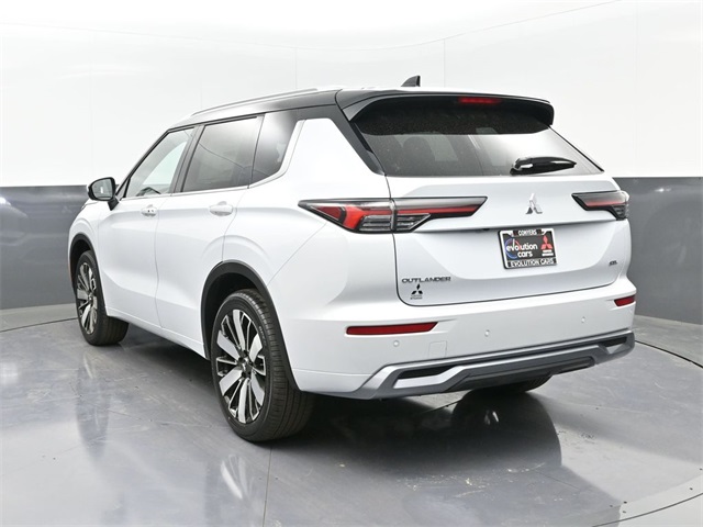 2025 Mitsubishi Outlander SEL photo 3