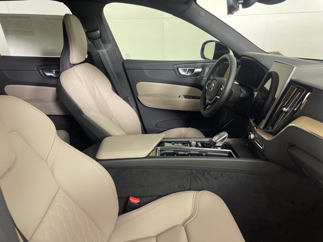 2026 Volvo XC60 T8 Plus photo 13