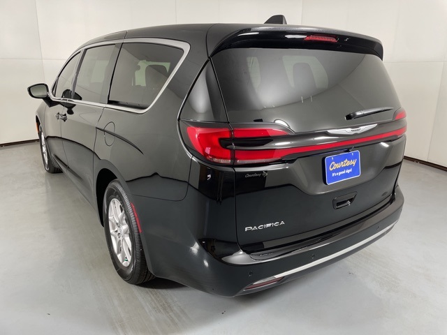 2026 Chrysler Pacifica photo 6