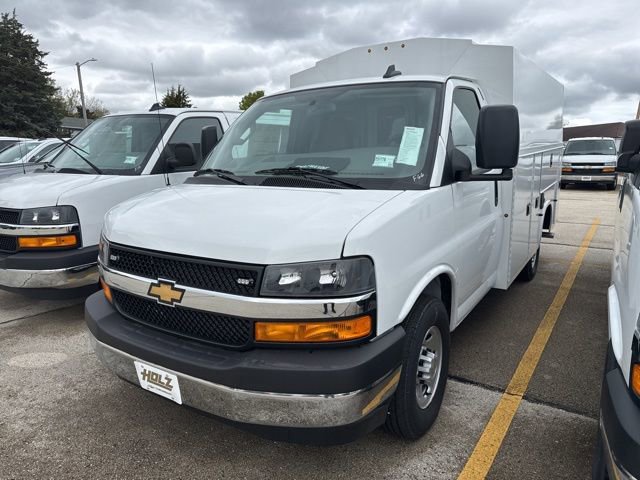 2025 Chevrolet Express Cutaway Base's photo