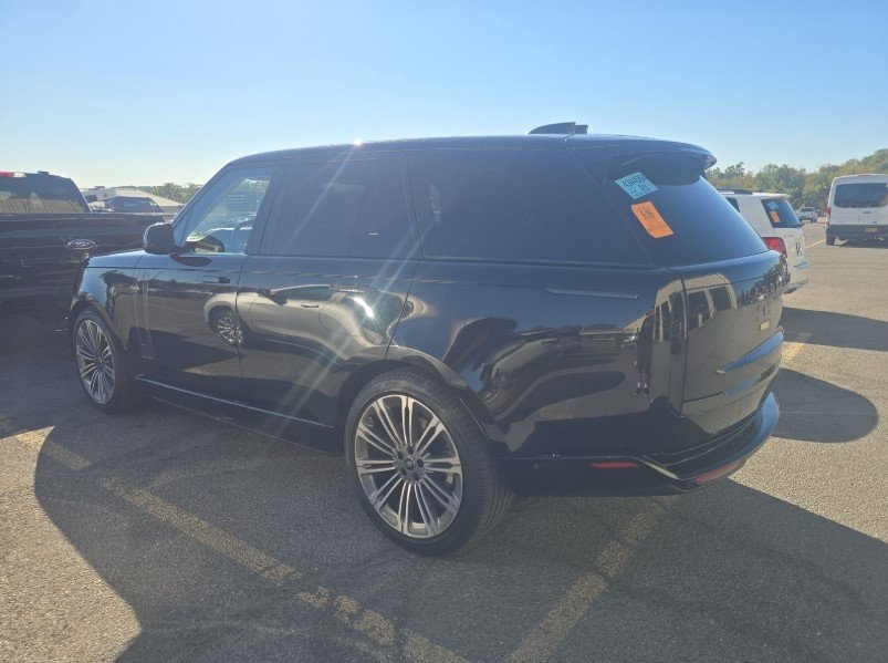 2023 Land Rover Range Rover SE photo 2