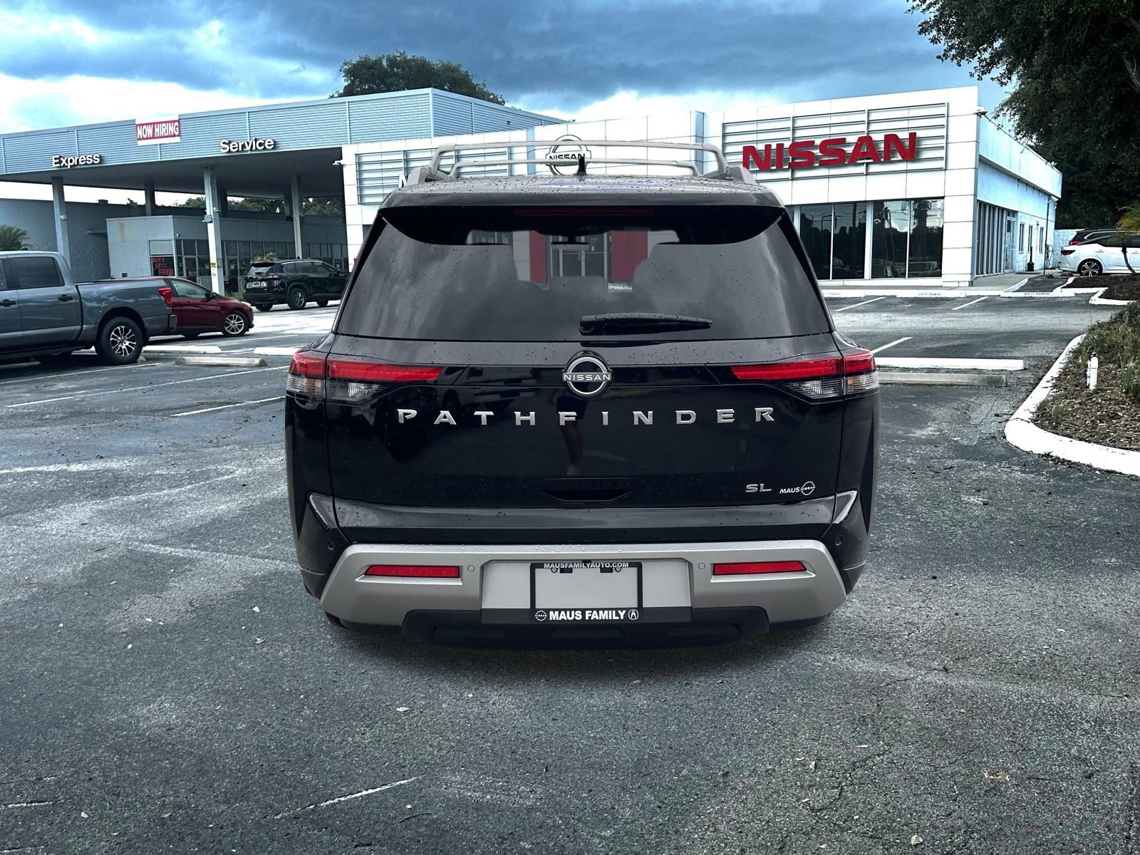 2025 Nissan Pathfinder SL photo 3