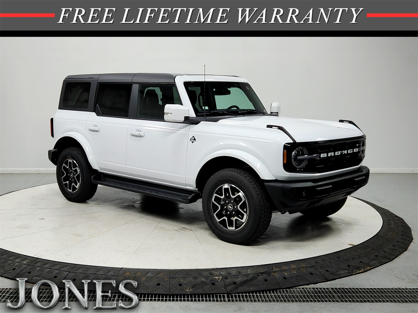 2025 Ford Bronco 4-Door Outer Banks's photo