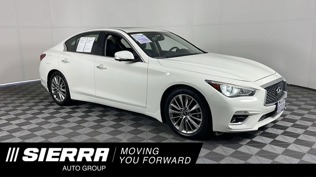 Used 2021 White INFINITI 3.0t LUXE image 1