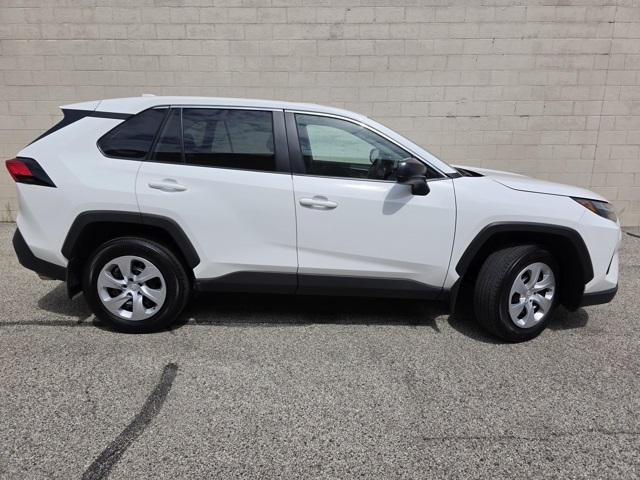 2024 Toyota RAV4 LE photo 5