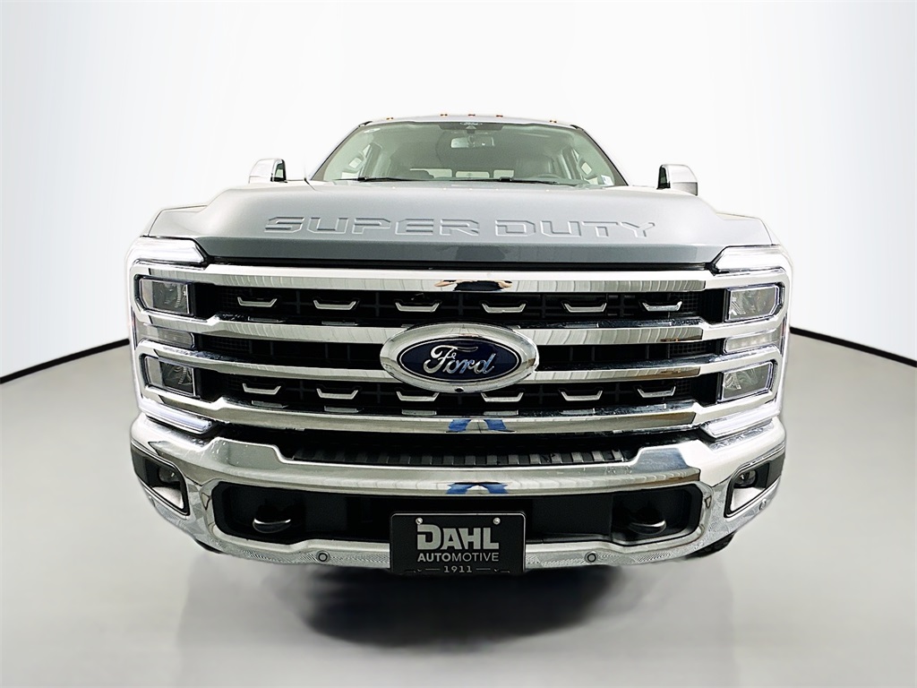 2025 Ford F-250 Lariat photo 2