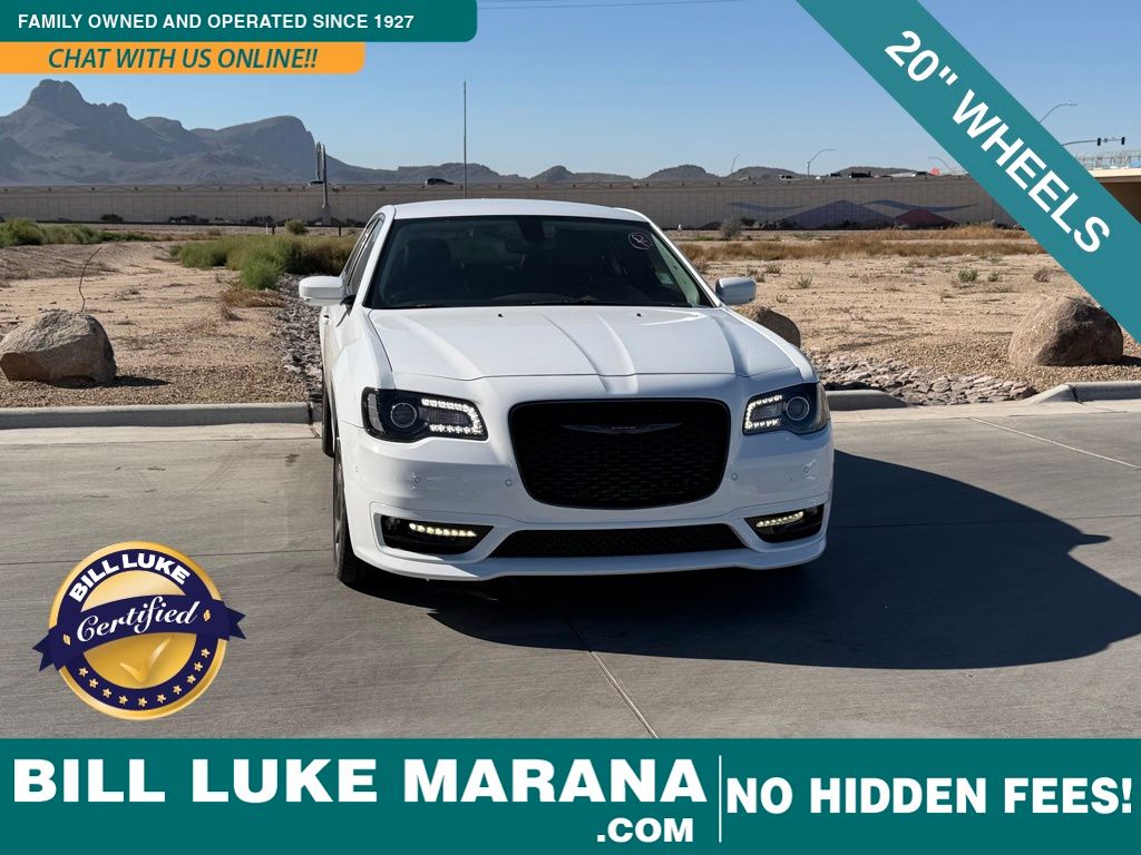 2023 Chrysler 300 Touring L's photo