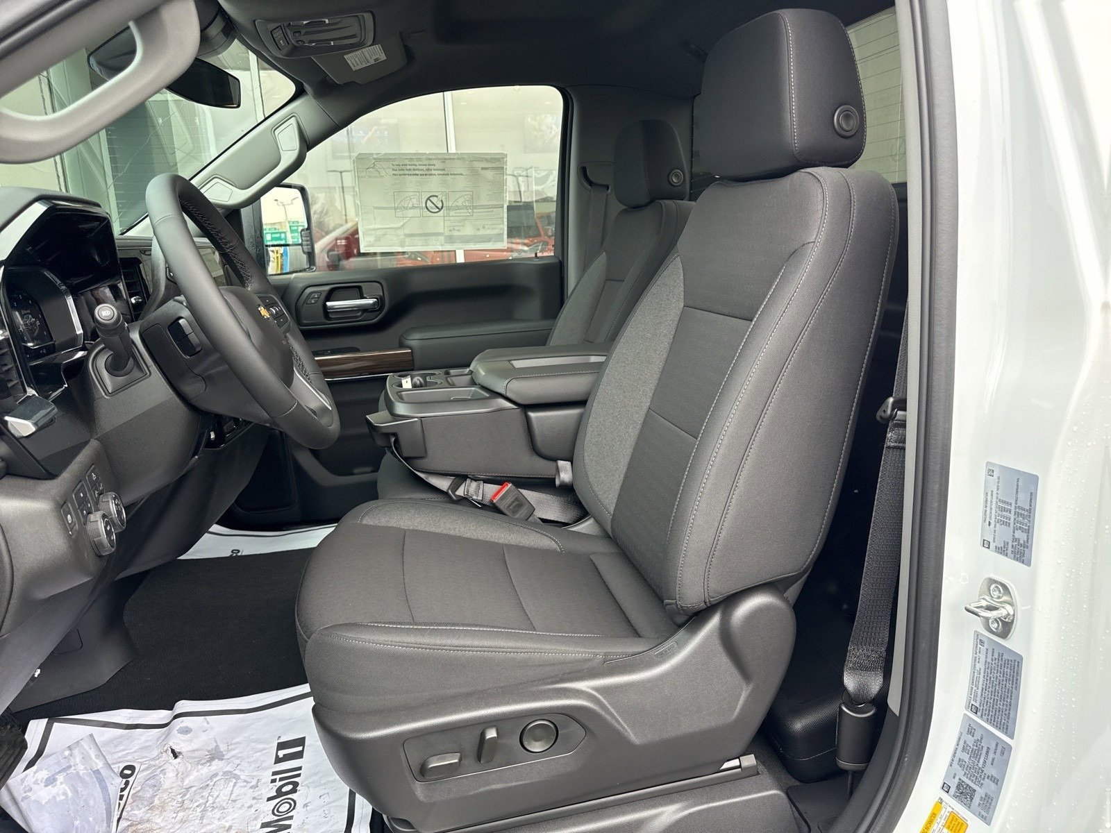 2025 Chevrolet Silverado 2500HD LT photo 11
