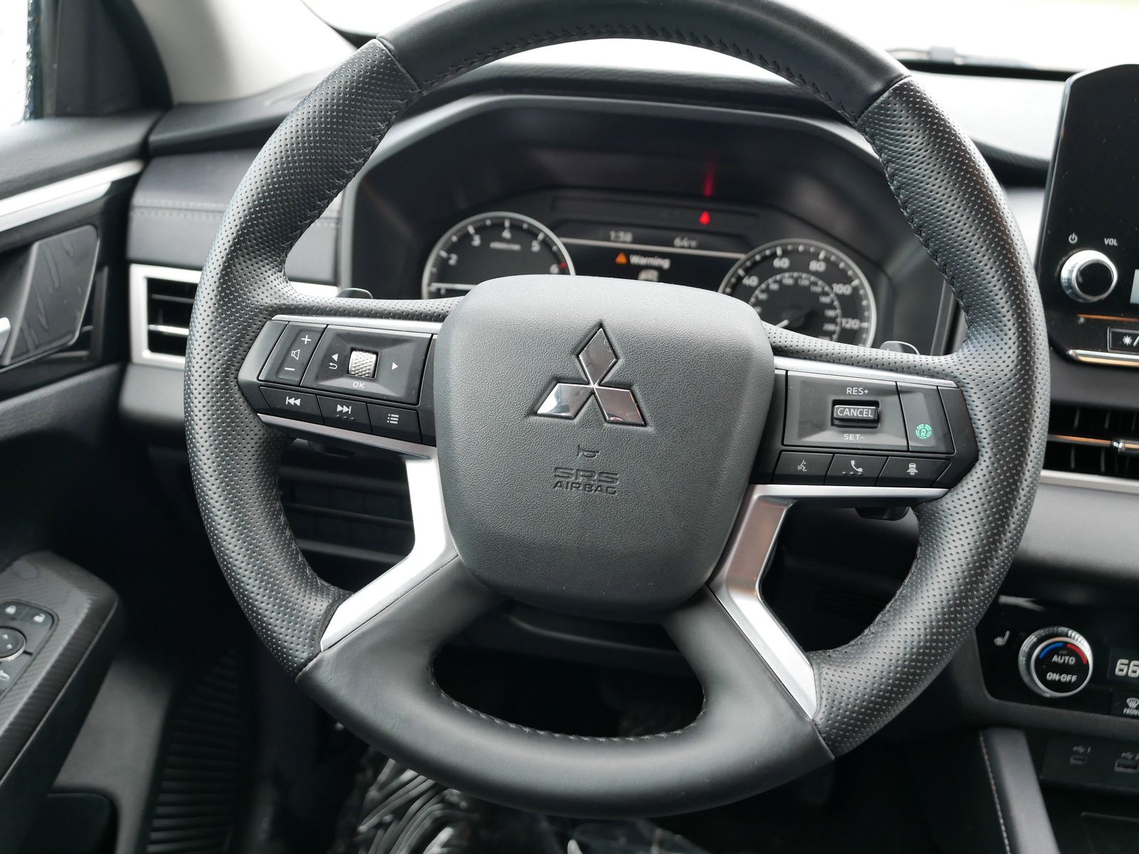 2024 Mitsubishi Outlander SE photo 17