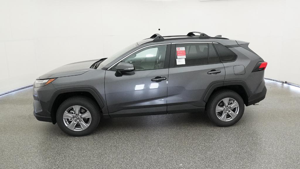 2025 Toyota RAV4 XLE photo 9