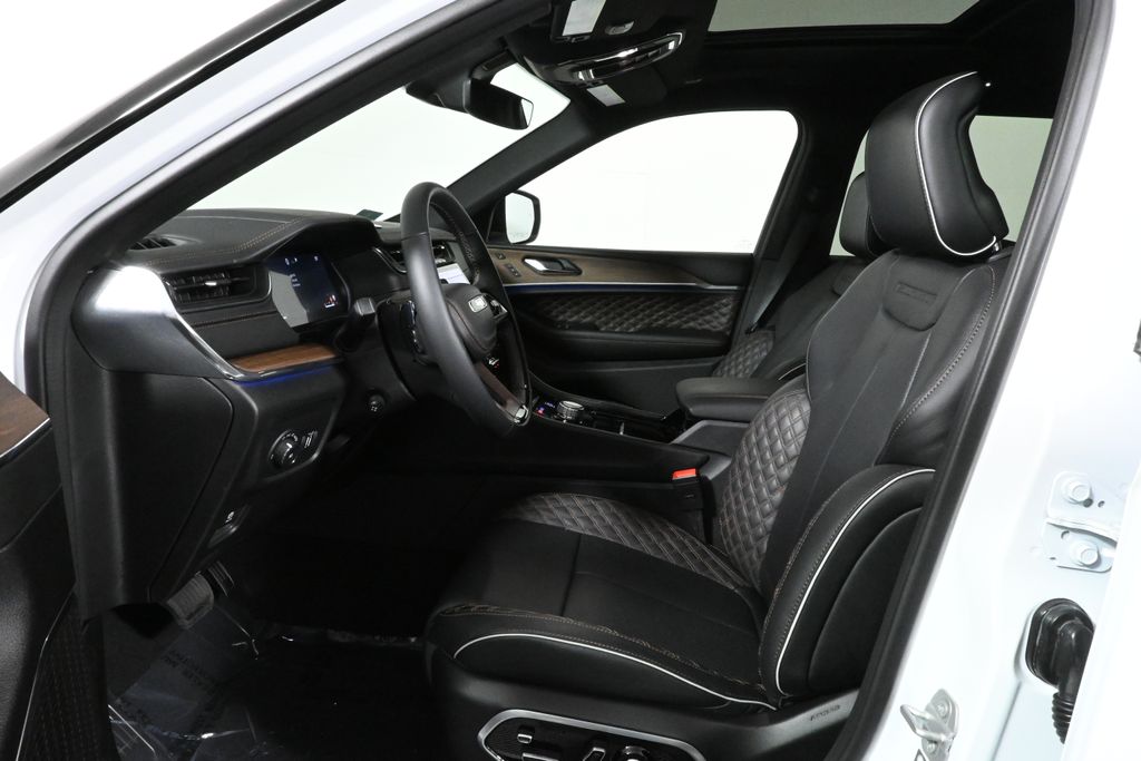 2025 Jeep Grand Cherokee L Summit photo 3