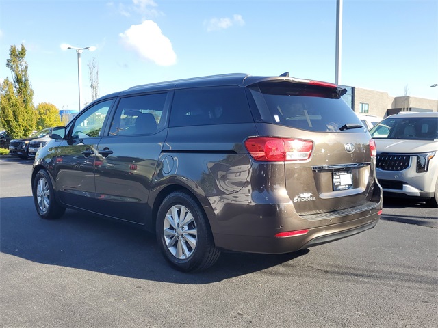 2017 Kia Sedona LX photo 2