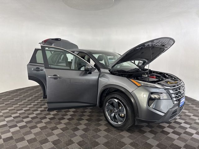 2024 Nissan Rogue SV photo 6