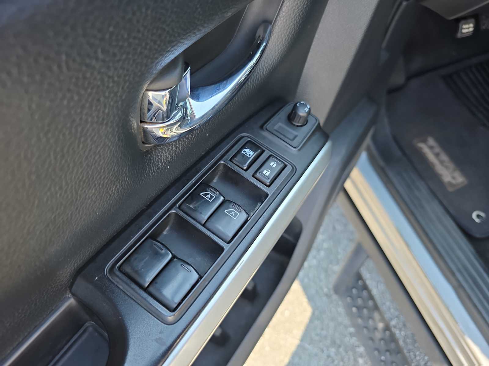2017 Nissan Titan PRO-4X photo 22